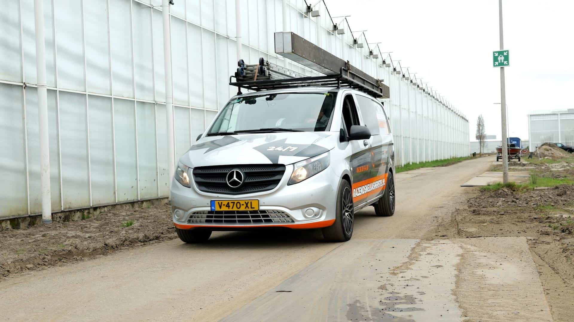Diverse motoren en aandrijfsystemen voor kas ventilatie, afhankelijk van het gewenste aantal en type.